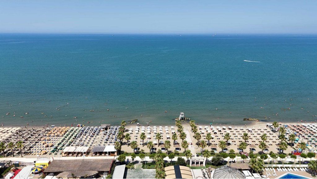 Hotel në shitje në Golem – Mundësi ideale investimi pranë bregdetit 950,000 €