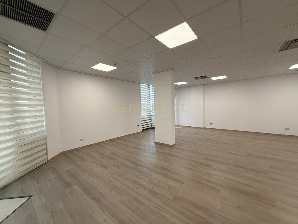 Locale Commerciale in Affitto Nuovo Mercato Elettrico