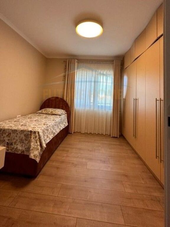 Rent, 3+1+2+Parking space, Train Station, Tirana..