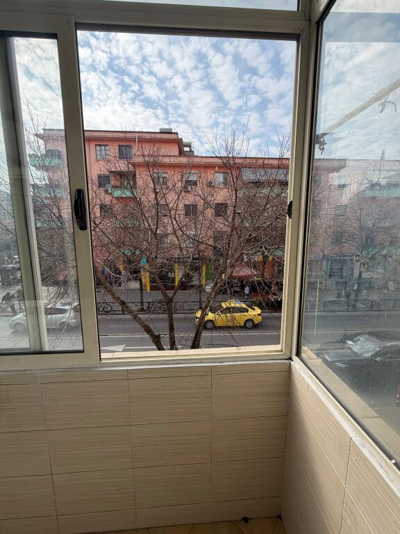 Appartamento 2+1, Via Durazzo!