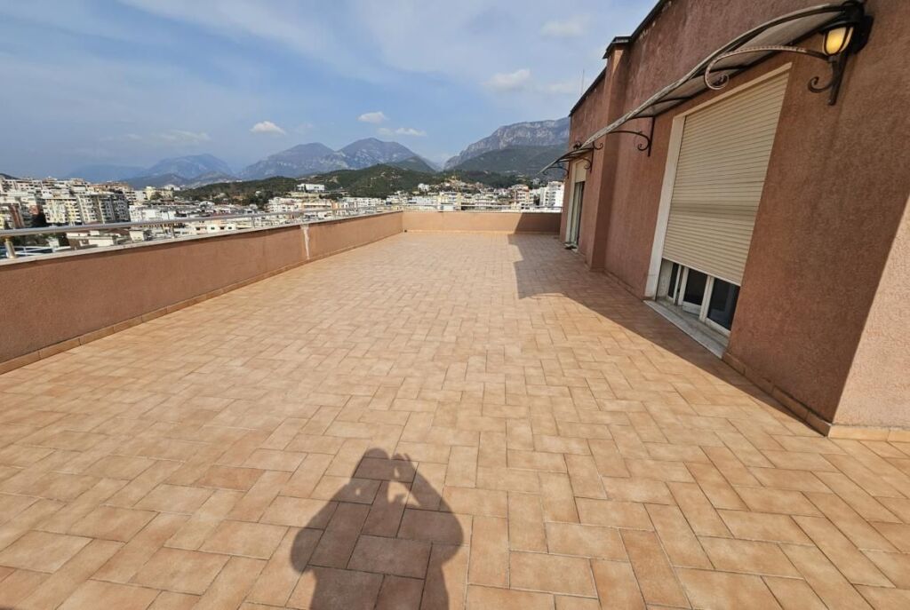 A Fresk Vendesi in vendita attico esclusivo 119,3 m² + 151,2 m² veranda !