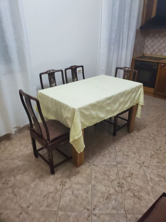 Jepet me qera apartament 2+1 tek Rruga Kavajes perballe  Delijorgjit ne shtepibprivate pas Globe!

