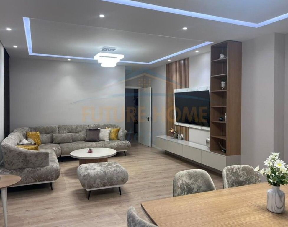 Qera, Apartament 3+1+2+2 Poste parkimi, Shkolla e Kuqe, Tiranë..