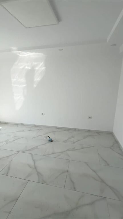 UFFICIO IN AFFITTO 50 M2 VIA DIBRA 50.000 LEKE