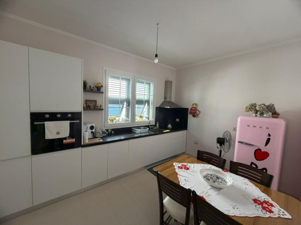 For rent, Second floor of a private house, Center, Duures
