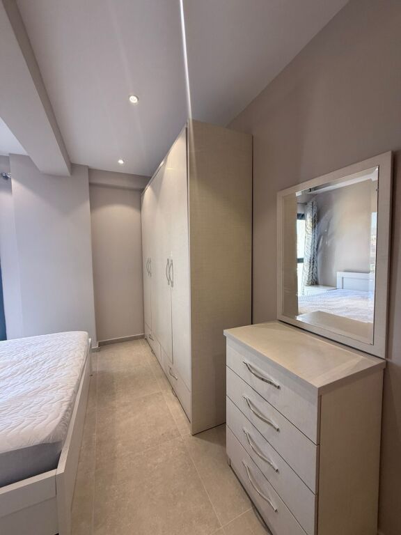 Apartament 2+1 me qera ne Porcelan