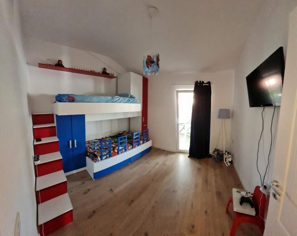 Shitet Penthouse Ne Golem