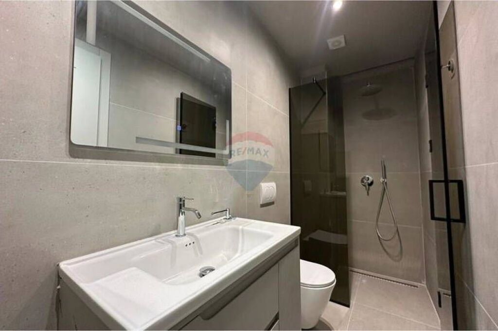 Shitet apartament tek Usluga