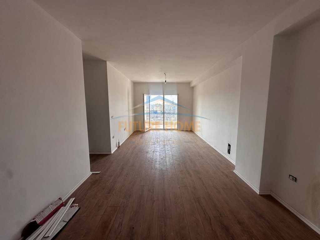 In vendita, Appartamento 2+1+2, Complesso Aura, Lapraka, Tirana.