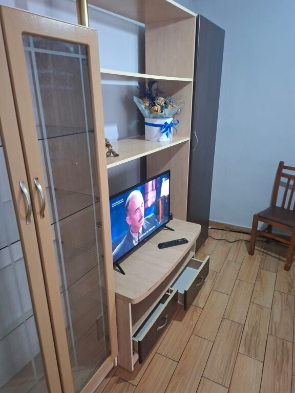 1+1,i mobiluar hyrje private,te barrikadat qender,400 euro