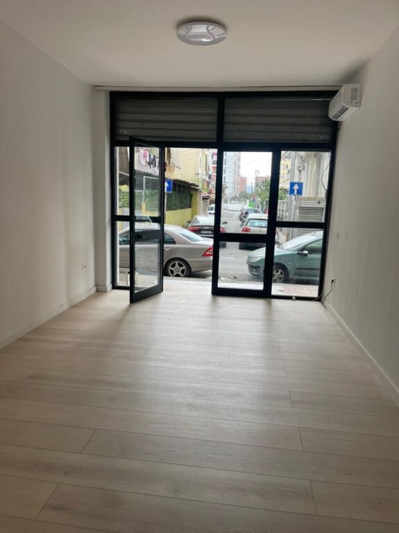 Shop with area 35 m2, babe rexha street, 70 thousand euros with mortgage