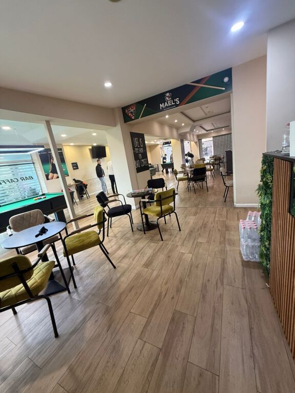 Business, Commune of Paris!
