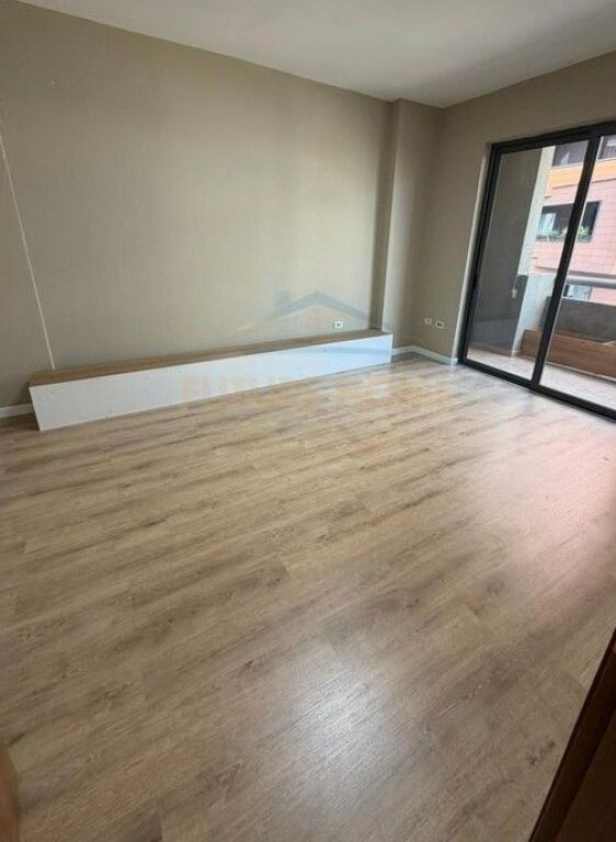 Qera, Apartament 2+1+2, Rruga e Kosovarëve, Tiranë.
