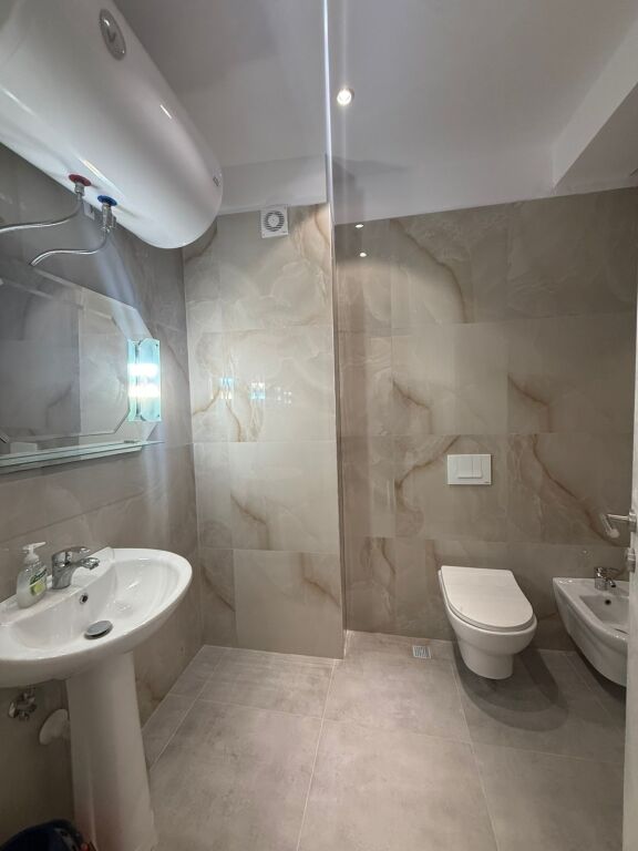 Apartament 2+1 me qera ne Porcelan