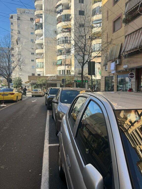 Business, Commune of Paris!