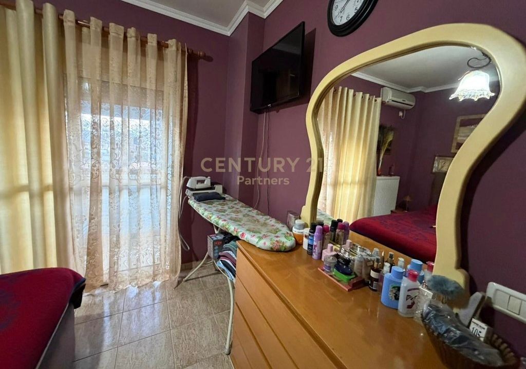 APARTAMENT 2+1 NE RRUGE KAVAJES!