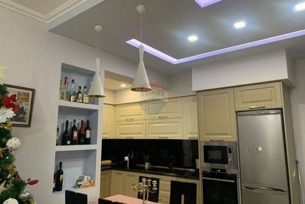 Appartamento 2+1 con Garage in Vendita a Lungomare, Vlorë