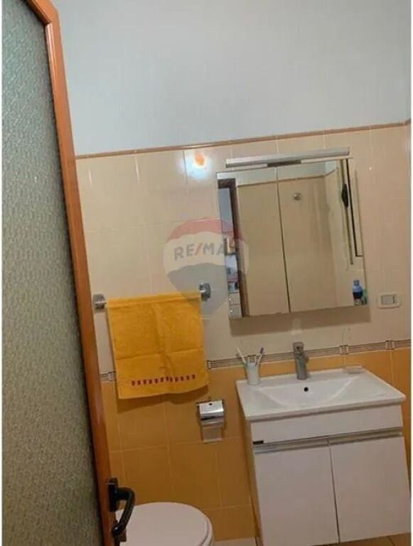 Appartamento 2+1 con Garage in Vendita a Lungomare, Vlorë