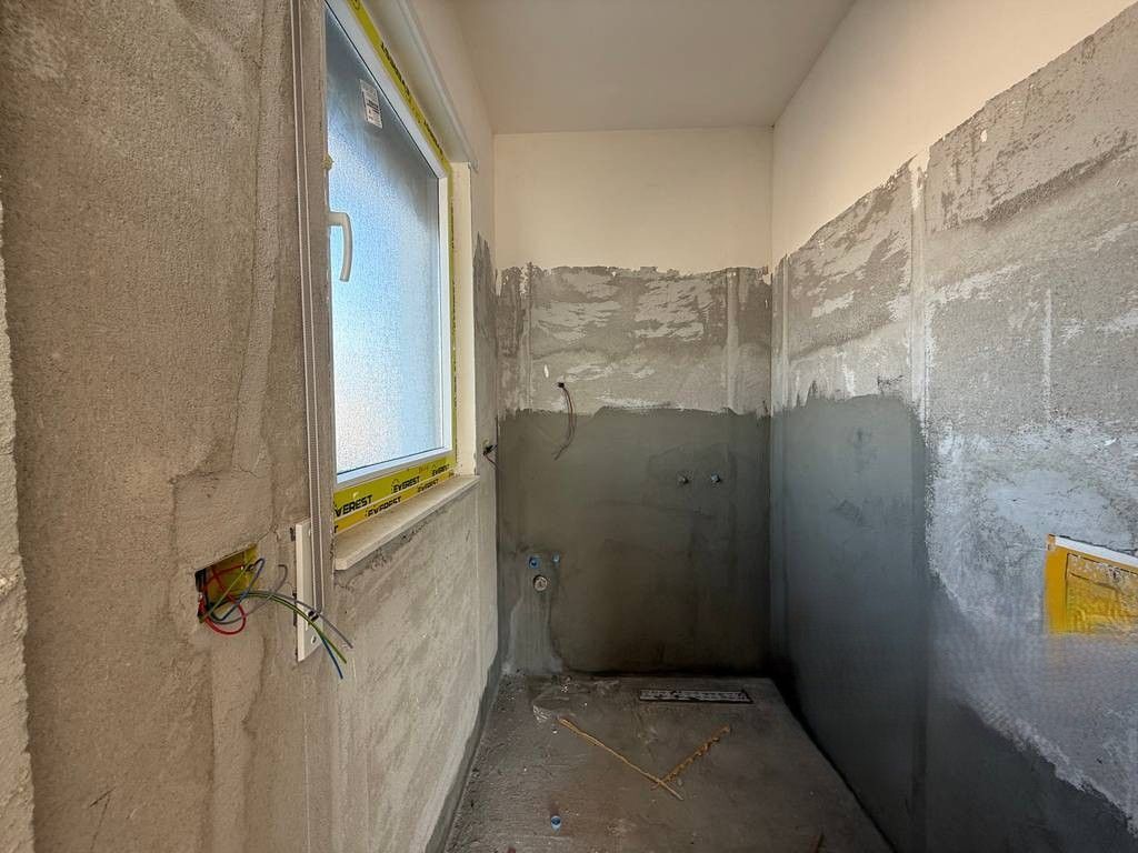 Vendiamo appartamento 2+1+2+Veranda, in via "Hoxha Tasim" a Xhamllik! 280.000 €
