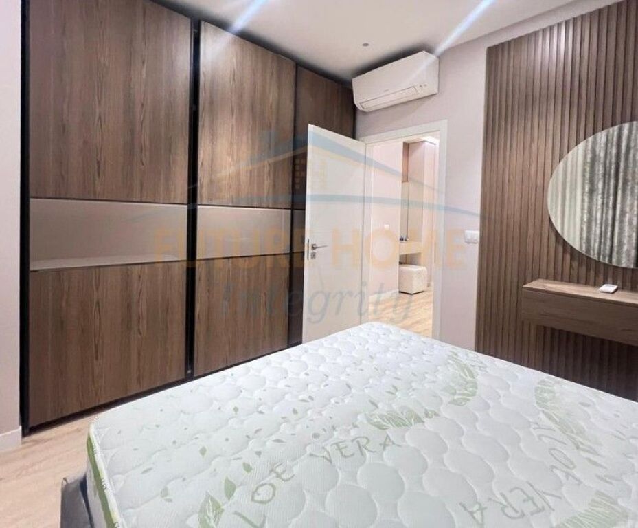 Qera, Apartament 3+1+2+2 Poste parkimi, Shkolla e Kuqe, Tiranë..