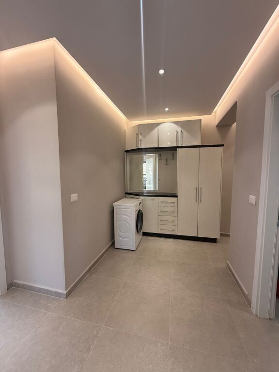 Apartament 2+1 me qera ne Porcelan