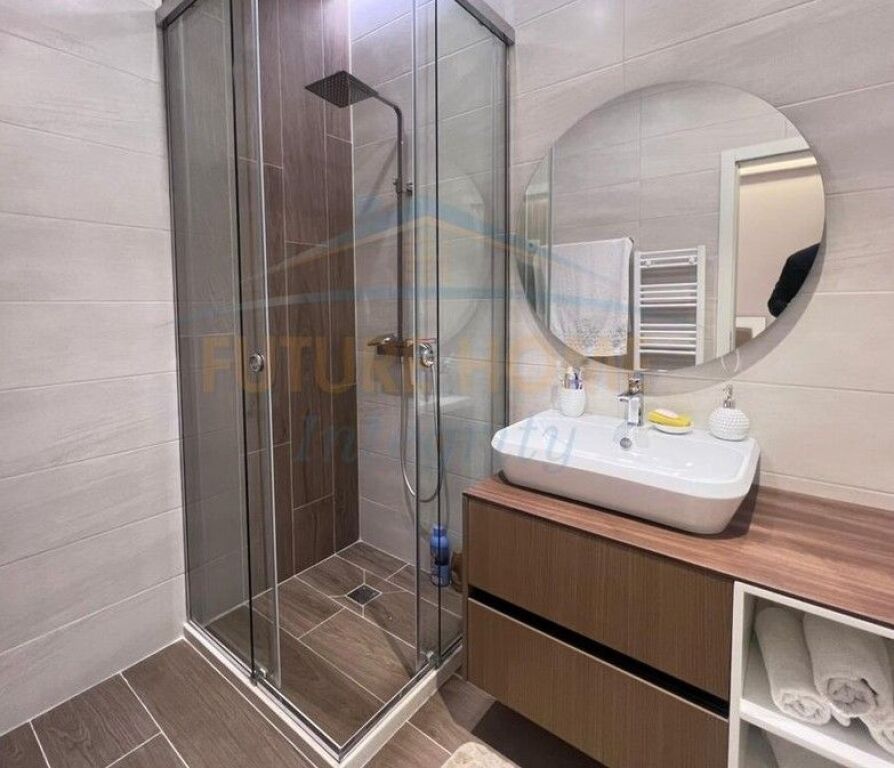 Qera, Apartament 3+1+2+2 Poste parkimi, Shkolla e Kuqe, Tiranë..