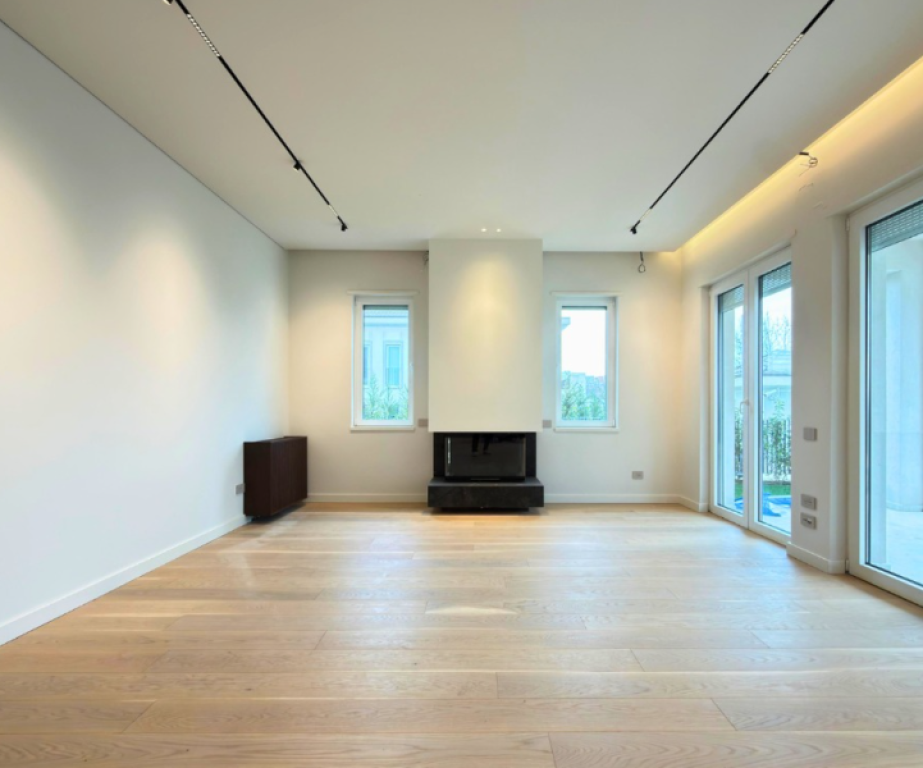 🏡 Luxury Villa for Sale – Rolling Hills 2