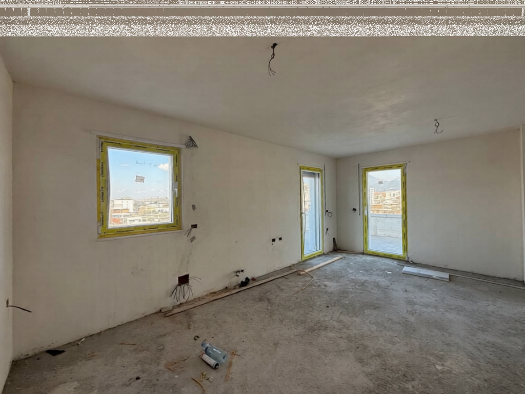 apartment 2+1+2+veranda for sale on "Hoxha Tasim" Street in Xhamllik!