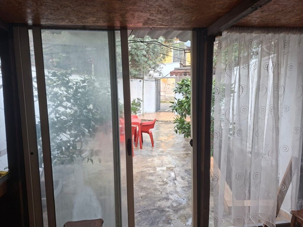 1+1,i mobiluar hyrje private,te barrikadat qender,400 euro