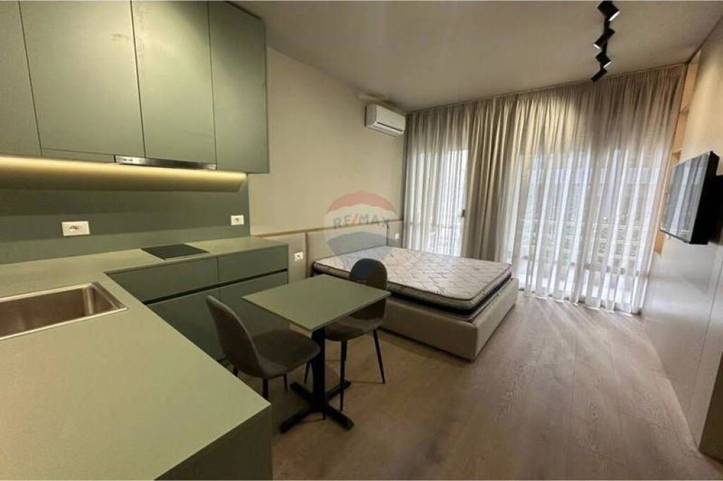 Shitet apartament tek Usluga