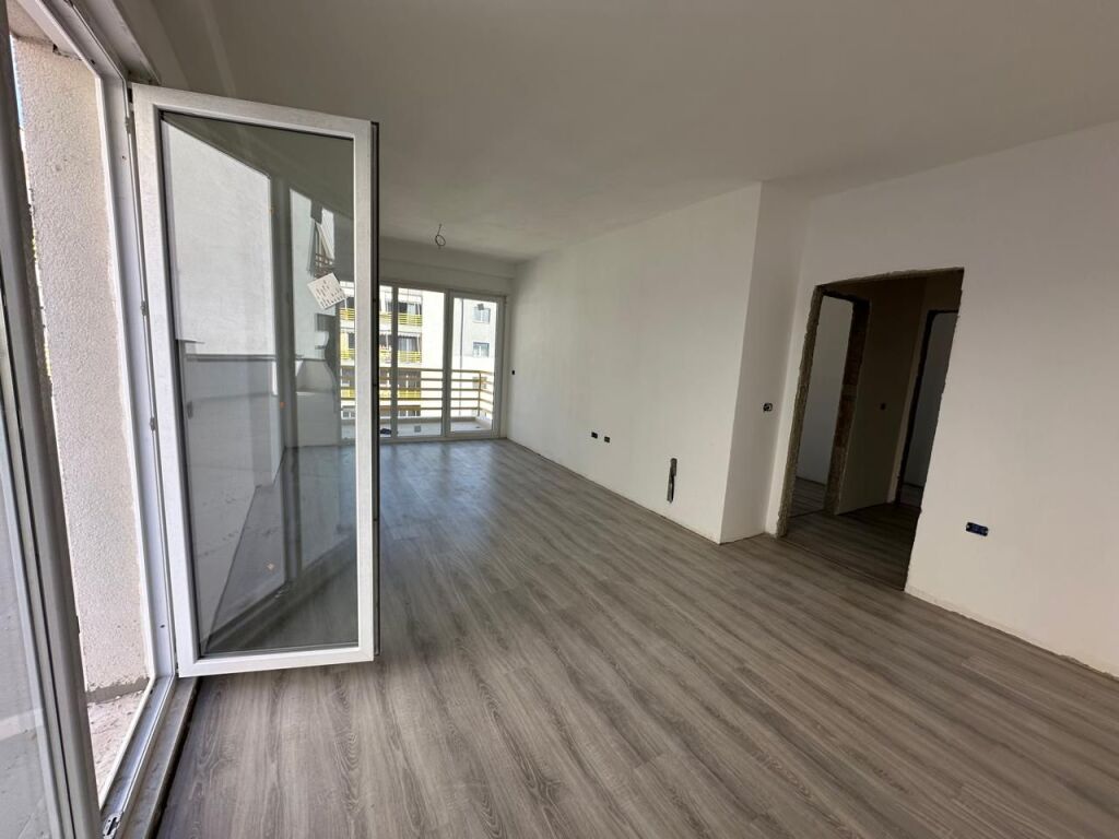 🏢Dritan Hoxha Street, business premises for rent for offices, 2+1+2, empty 75,000 Leke (net)