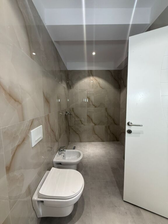 Apartament 2+1 me qera ne Porcelan
