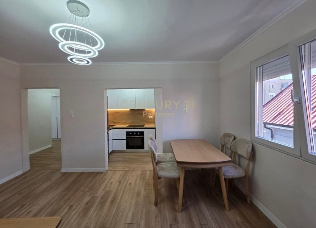 Shitet apartament 1+1 ne allias,pran spitalit amerikan 2