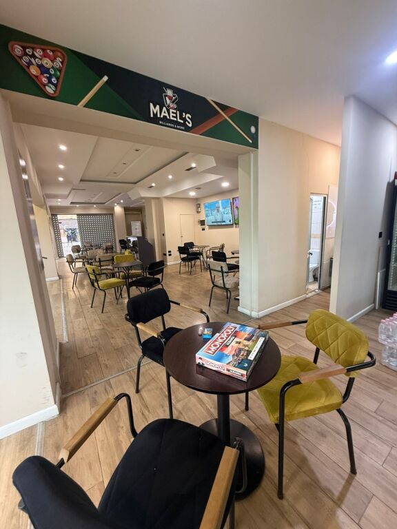 Business, Commune of Paris!