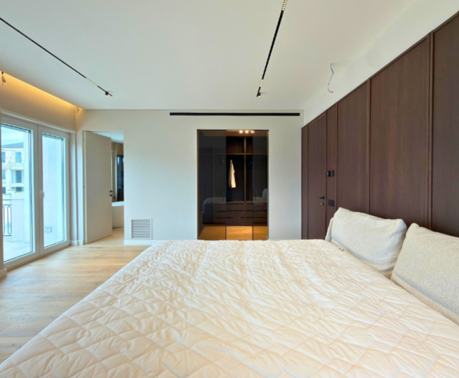 🏡 Luxury Villa for Sale – Rolling Hills 2