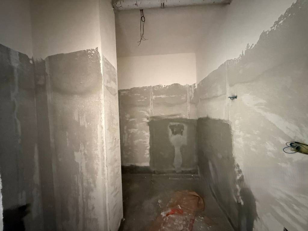 Vendiamo appartamento 2+1+2+Veranda, in via "Hoxha Tasim" a Xhamllik! 280.000 €