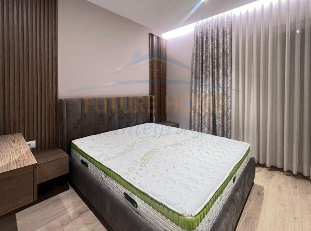 Qera, Apartament 3+1+2+2 Poste parkimi, Shkolla e Kuqe, Tiranë..