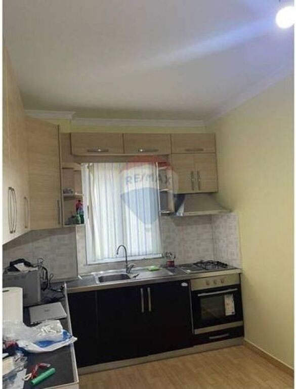 Shitet apartament 2+1 ne Fresk