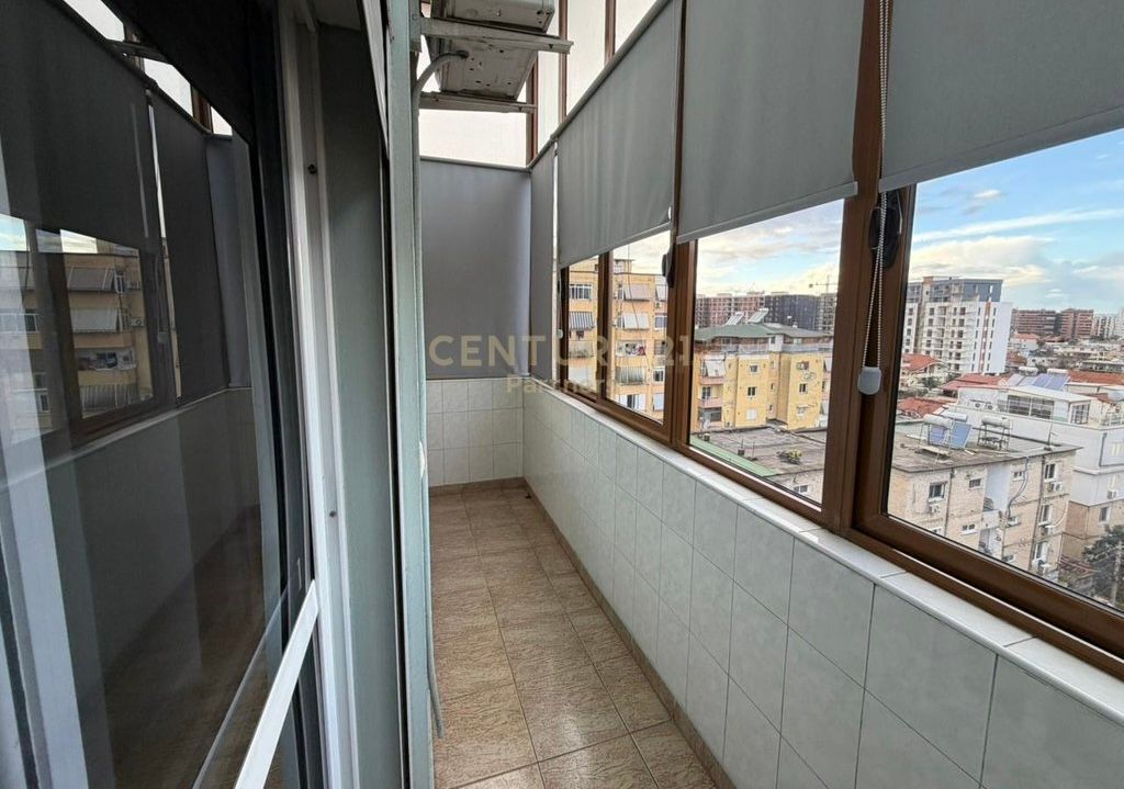 APARTAMENT 2+1 NE RRUGE KAVAJES!