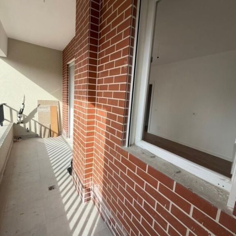 🏠 Shitet Apartament 3+1 me 2 Tualete – Pazari i Ri-2500euro/m2