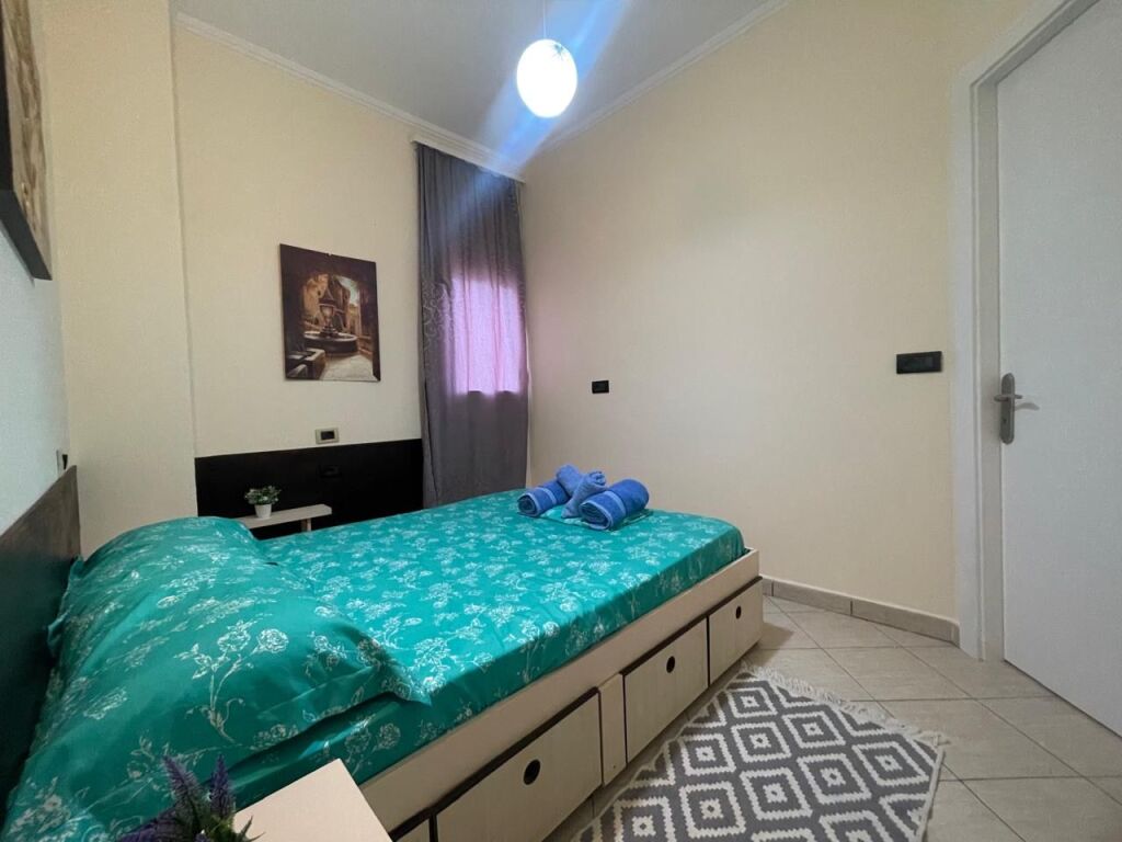 Appartamento 1+1 in affitto in via 5 maggio (40.000 lek)
