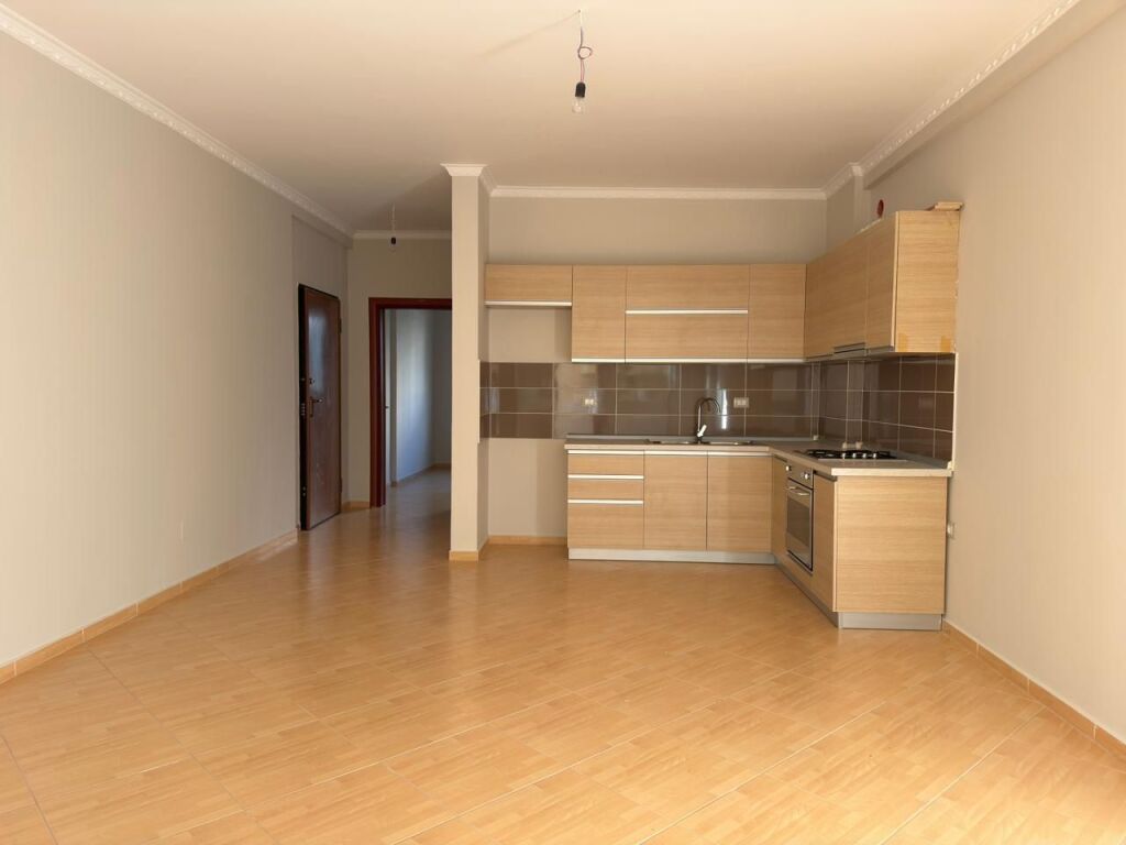 Occasione Te kalaja 1+1 con garage 120.000