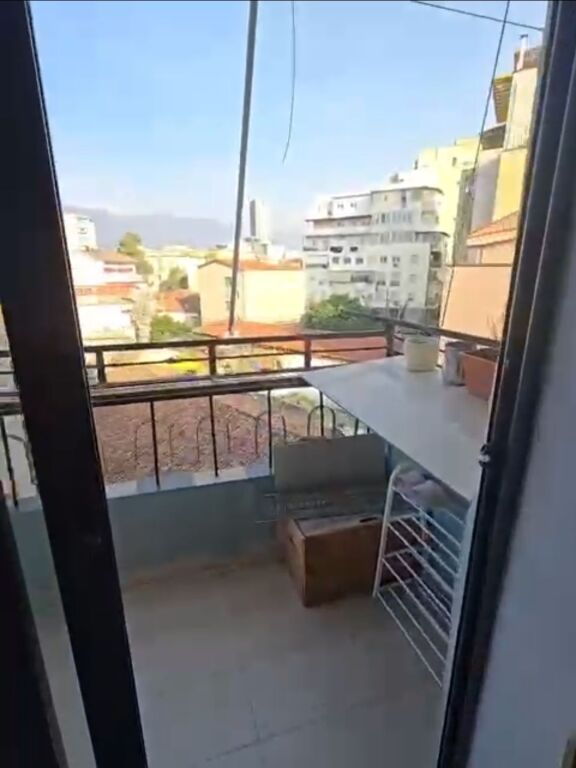 Affittasi appartamento 1+1+cucina separata in via Durresit