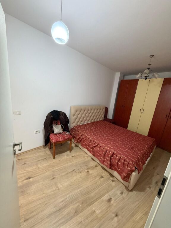 1+1,i mobiluar kompleksi contakt,te ish parku,450 mije leke
