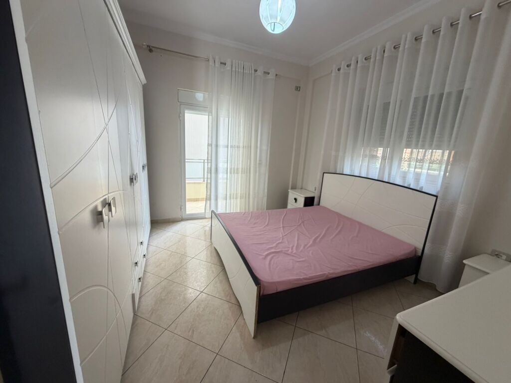 Jepet me qera apartament 1+1+ballkon te vilat amerikane