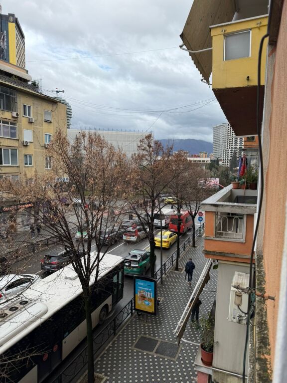 JEPET ME QIRA APARTAMENT 1+1 (për biznes / zyrë)