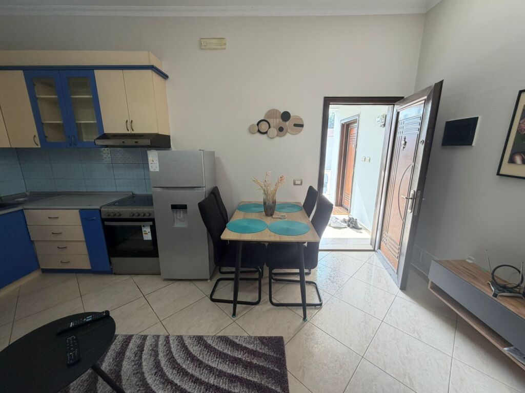 Jepet me qera apartament 1+1+ballkon te vilat amerikane