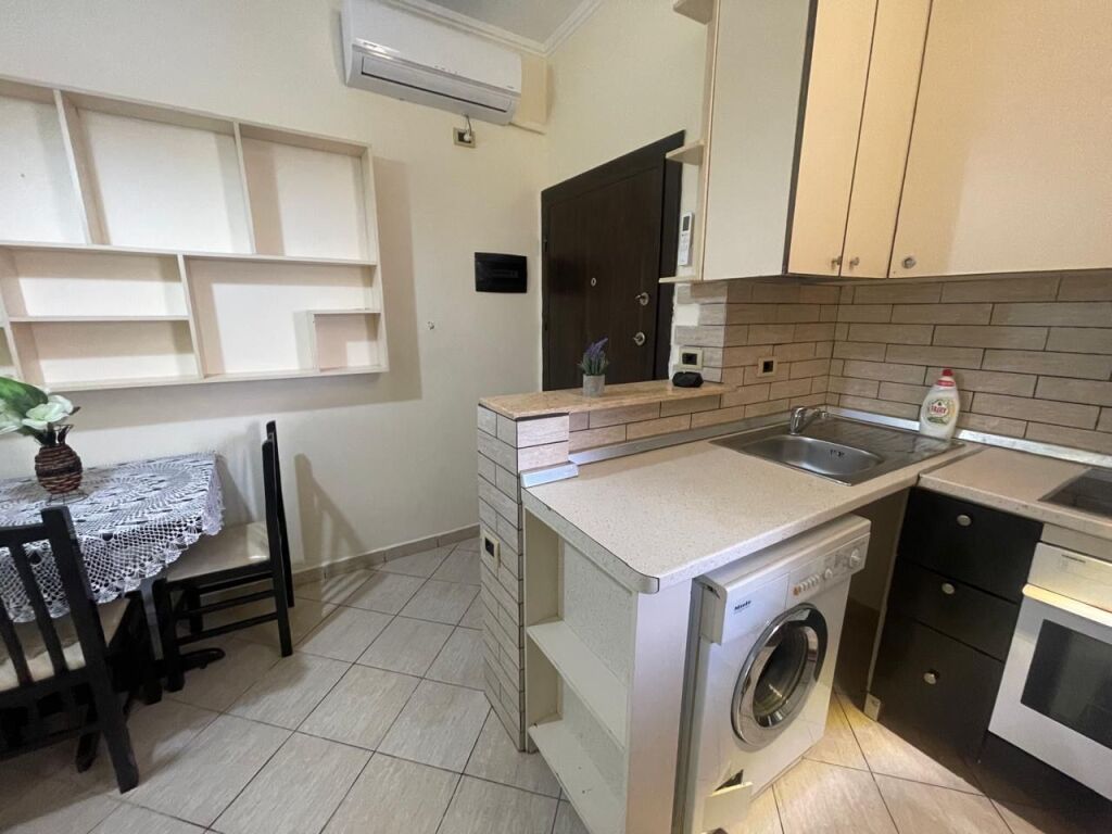 Appartamento 1+1 in affitto in via 5 maggio (40.000 lek)
