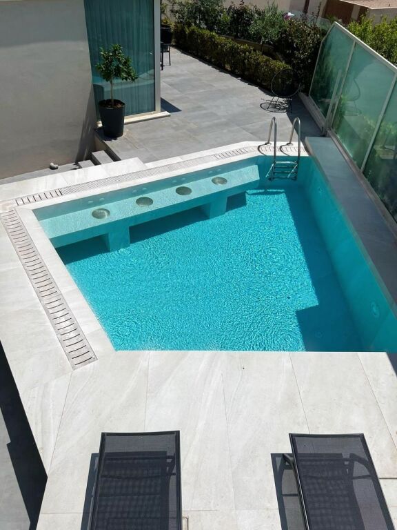VENDESI VILE BIG TWIN+GUESTHOUSE+PISCINA , GREEN COAST 1 IN VENDITA