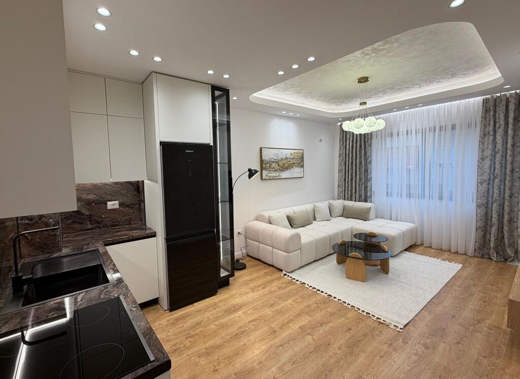 Shitet Apartament 1+1